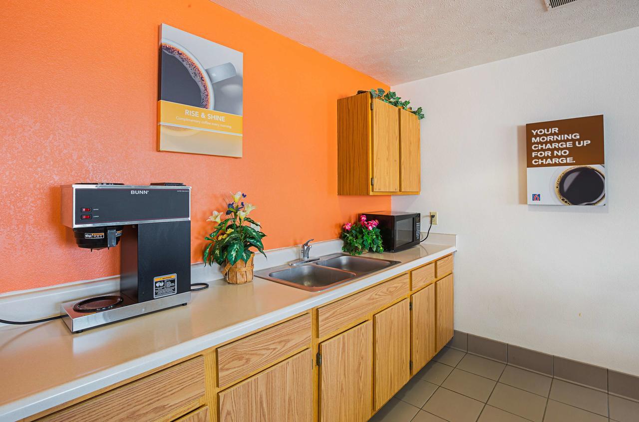 Motel 6 Omaha - Iat West מראה חיצוני תמונה